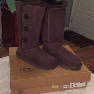UGG BOOTS Tall Brown Triple Bailey Button